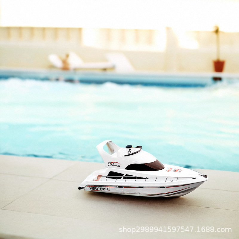 يخت فاخر يتم التحكم فيه عن بعد - مراجعة Model Kit Yacht وسعره